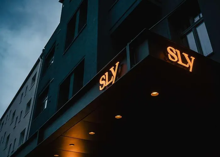 Sly Hotel *