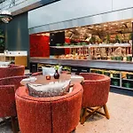 Otel Sly