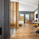 Sly Otel *